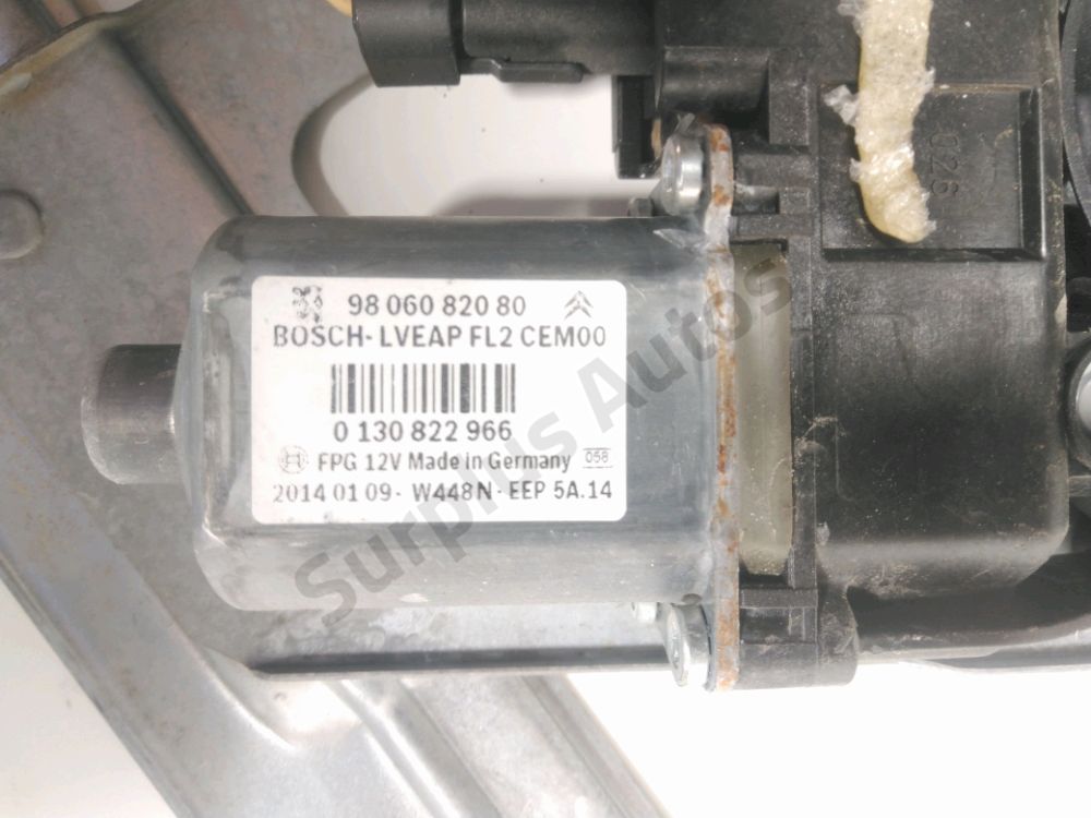 Lève-vitre électrique avant gauche