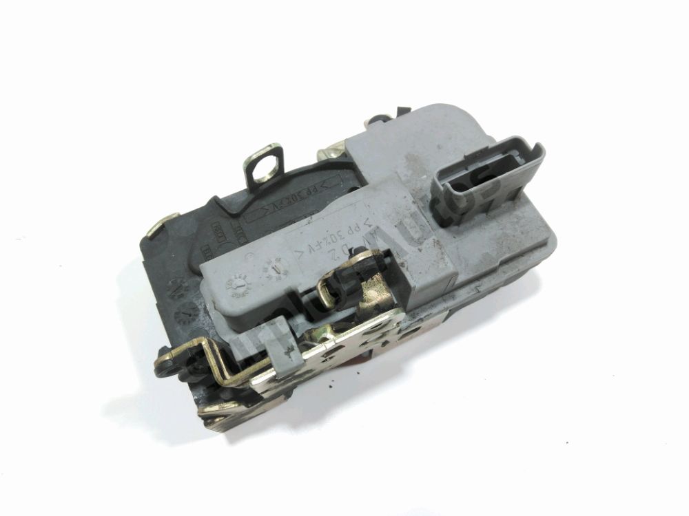 Serrure de porte avant droite