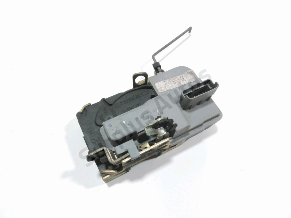 Serrure de porte avant droite