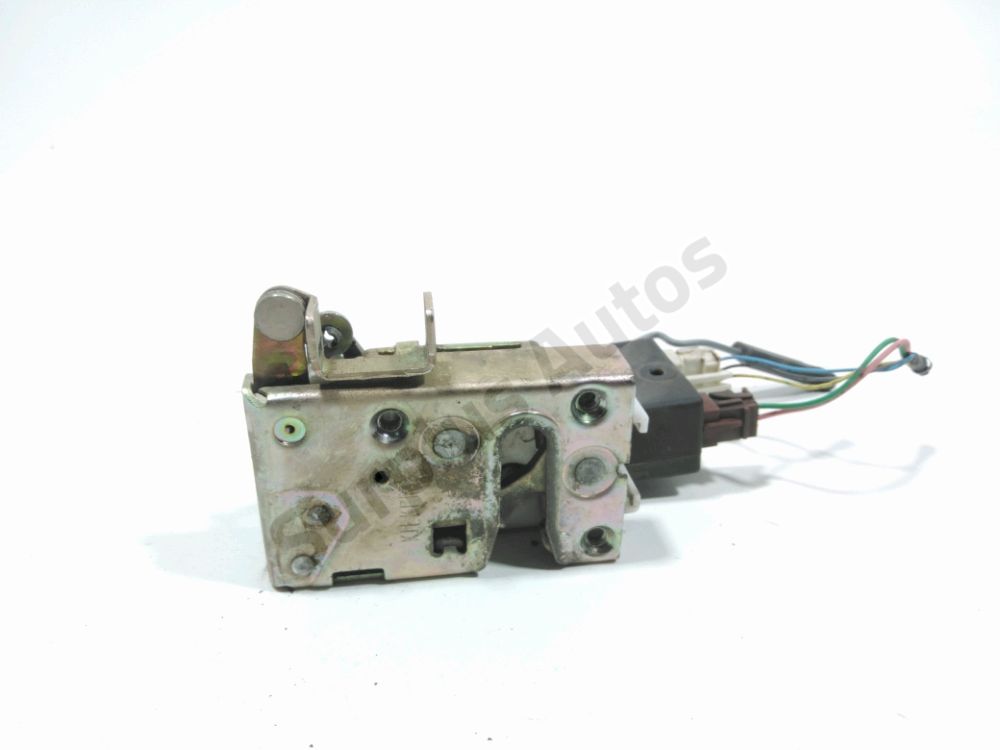 Serrure de porte avant droite