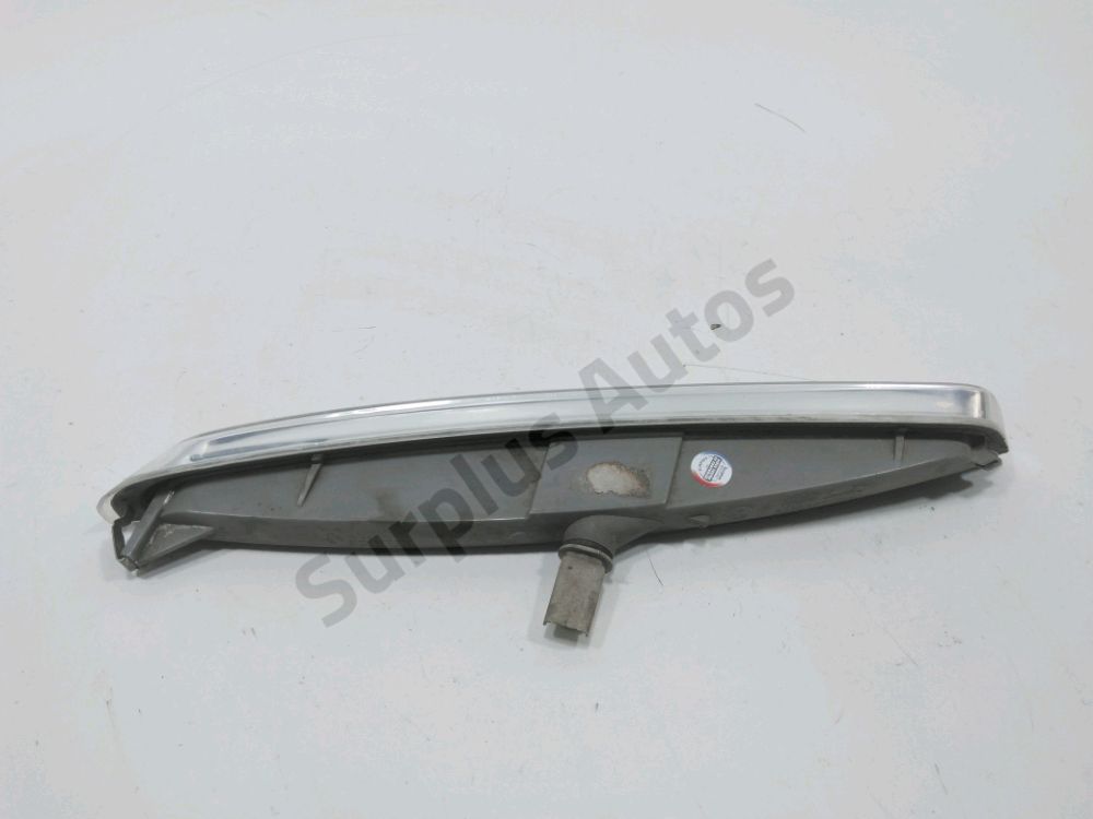 Feu diurne avant gauche