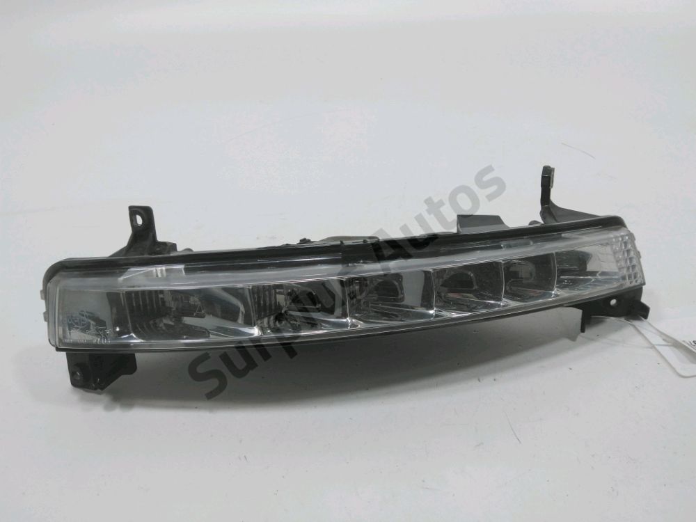 Feu diurne avant droit