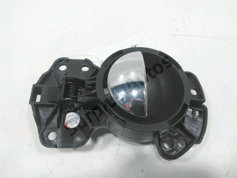 Poignee interieure porte avant gauche