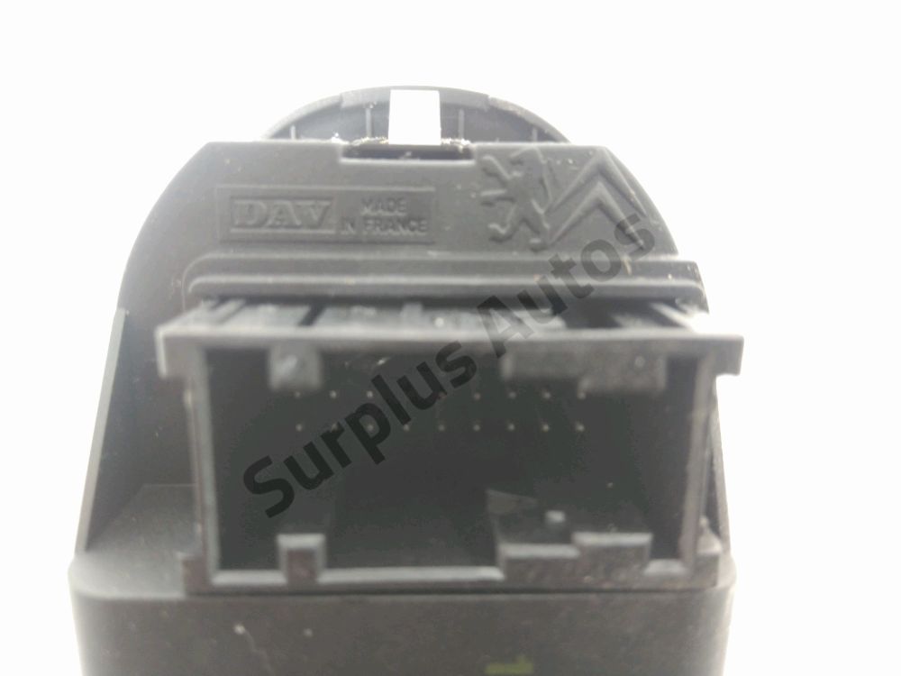 Commande lève-vitre avant gauche