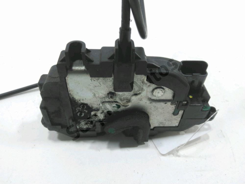 Serrure de porte avant gauche