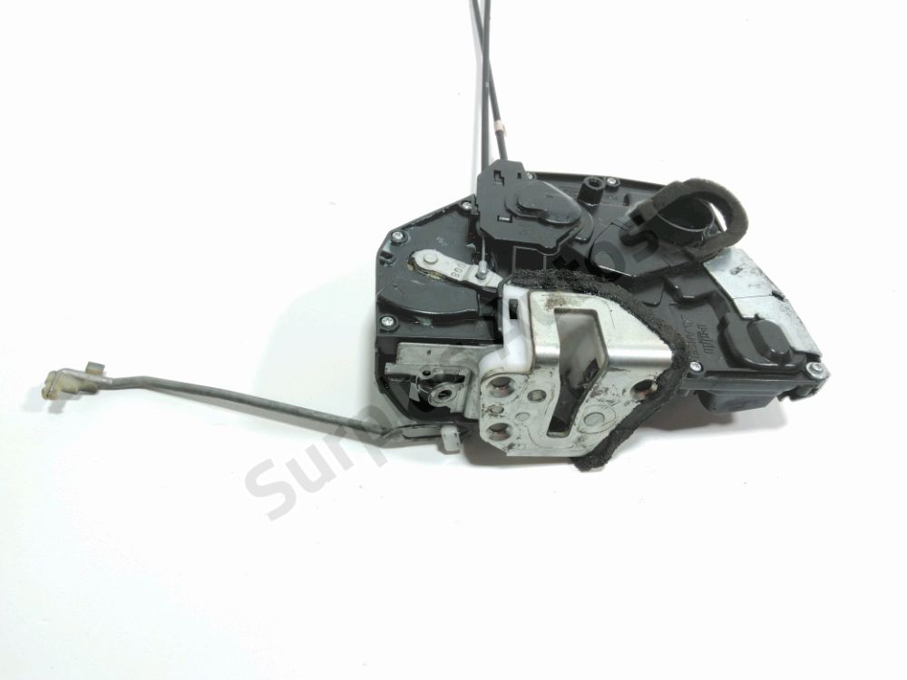 Serrure de porte avant droite