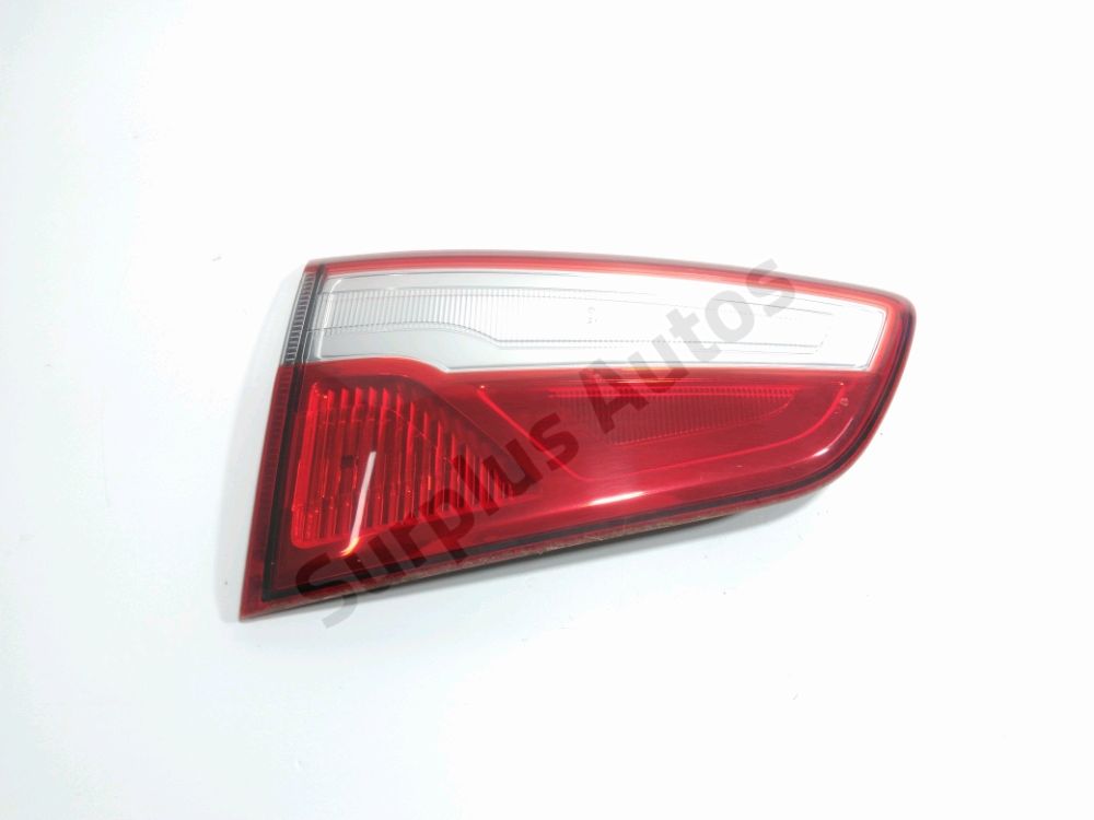 Feu arrière intérieur gauche