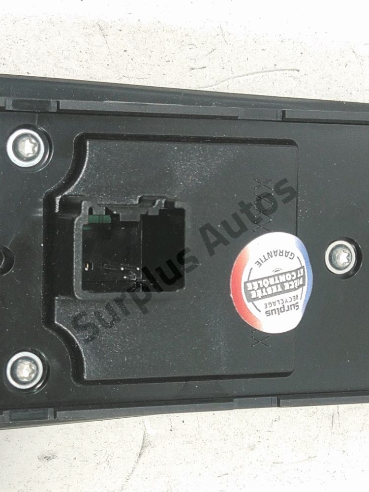 Commande lève-vitre avant gauche