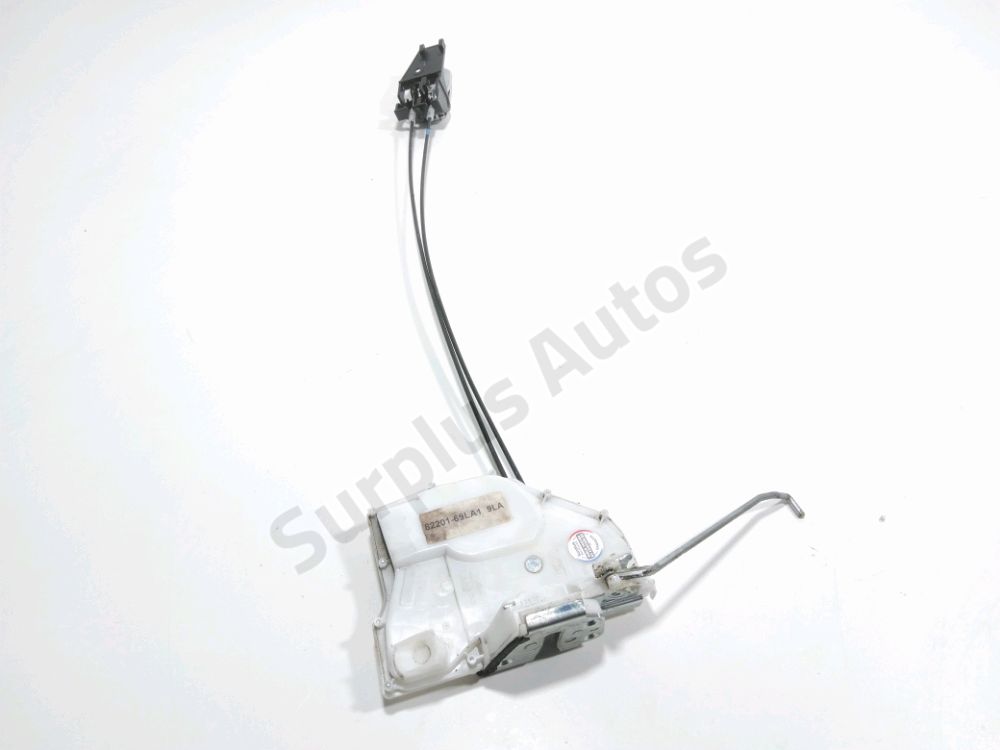 Serrure de porte avant droite