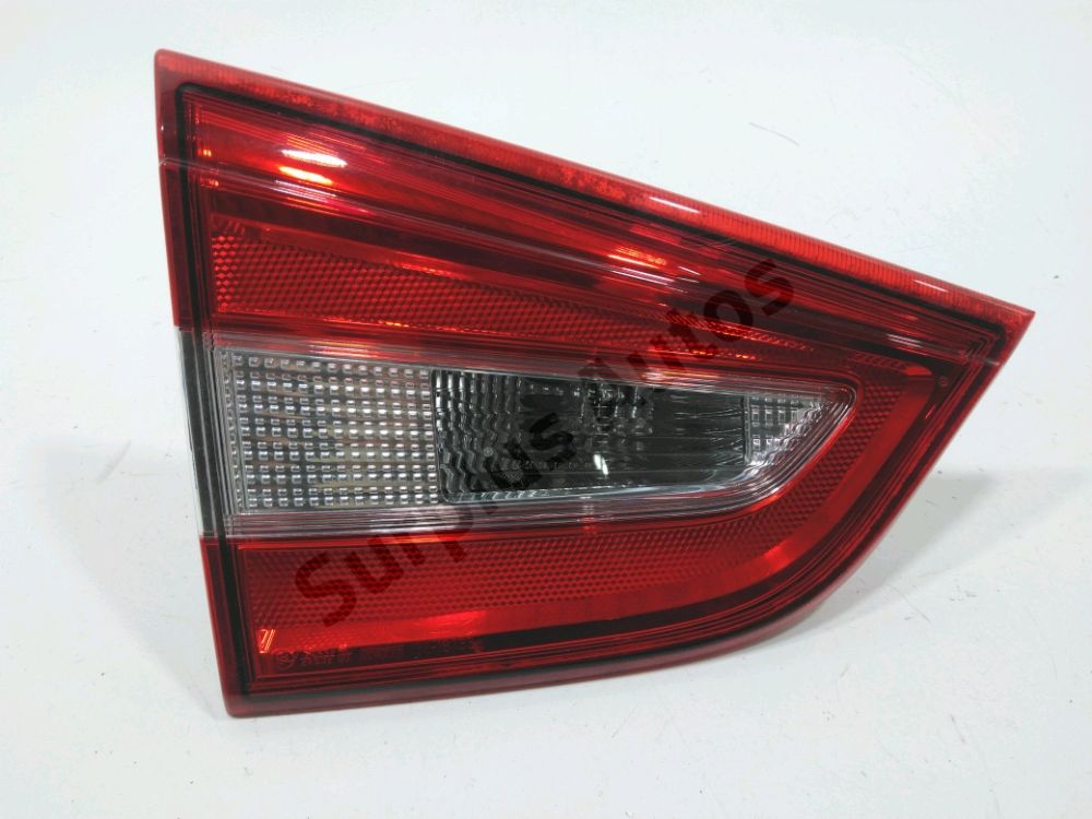 Feu arrière intérieur gauche