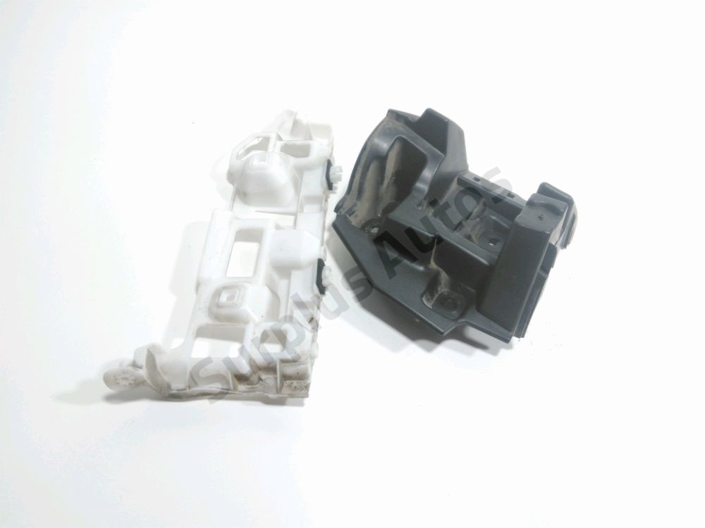 Support gauche de pare-choc arrière