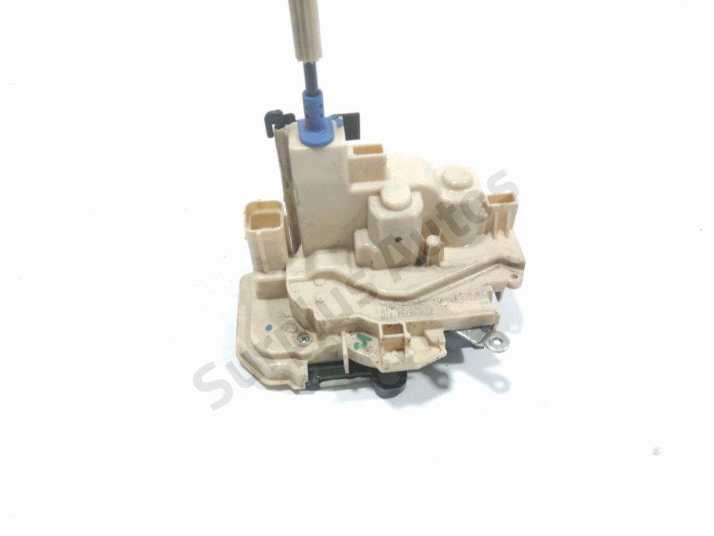 Serrure de porte avant droite