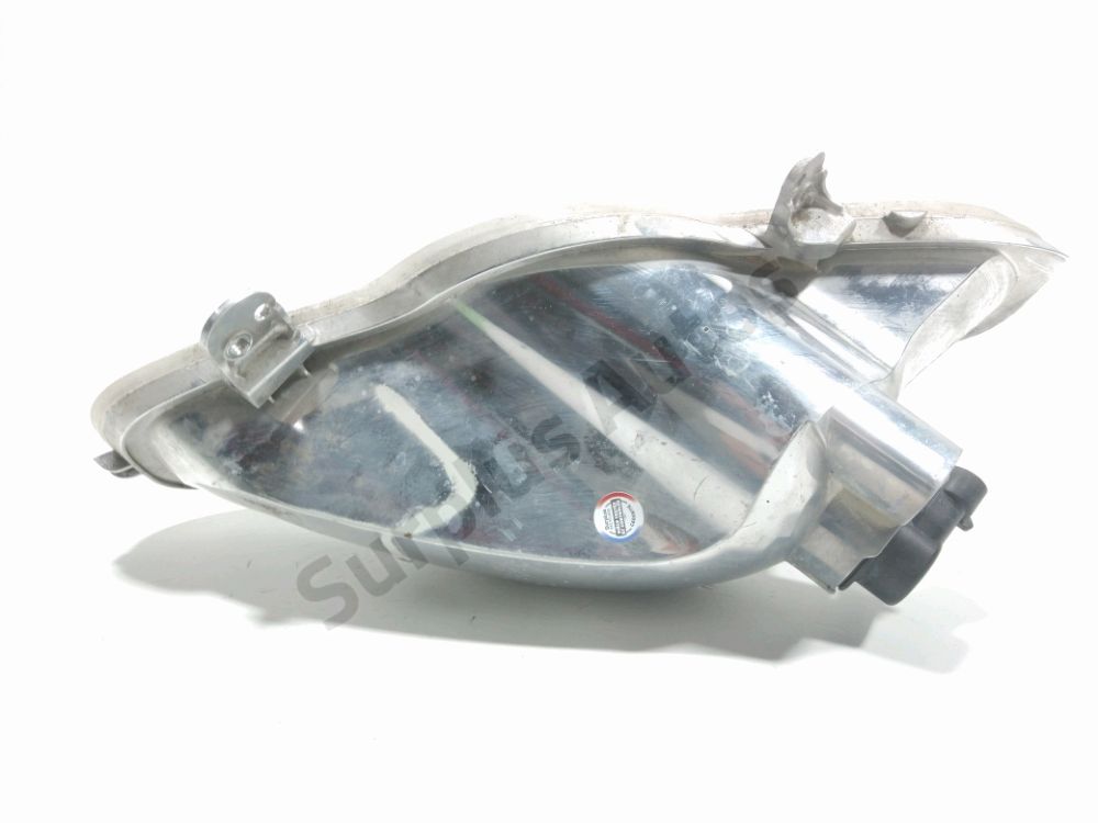 Feu diurne avant droit