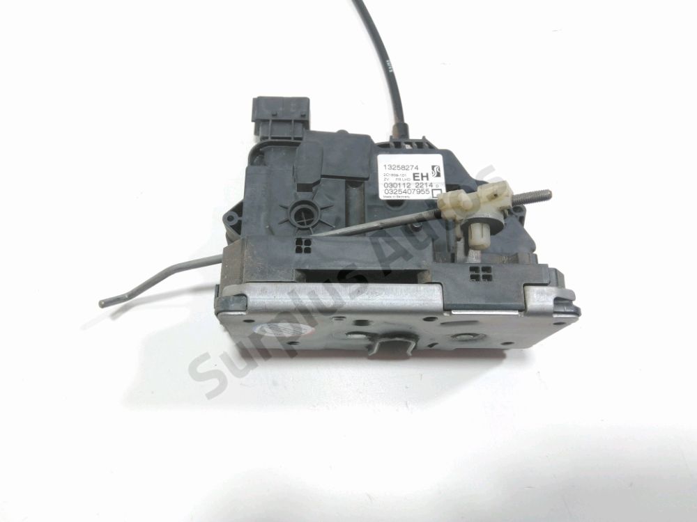 Serrure de porte avant droite