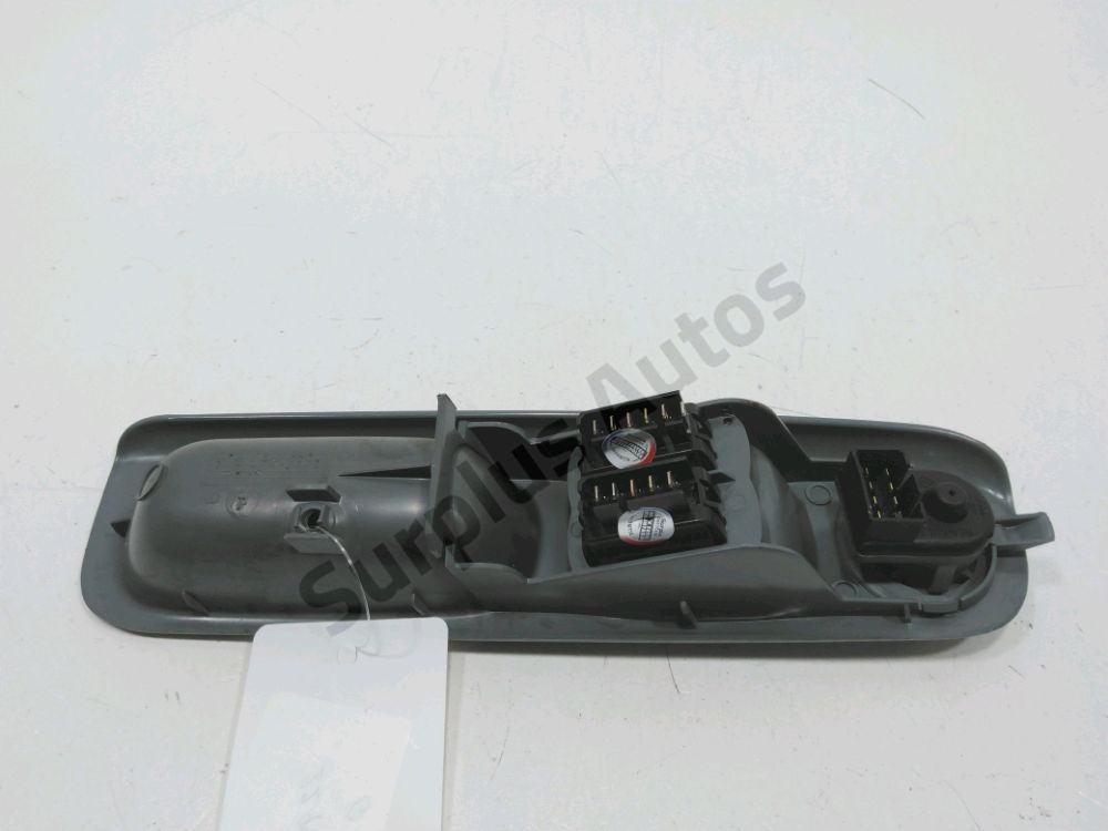 Commande lève-vitre avant gauche