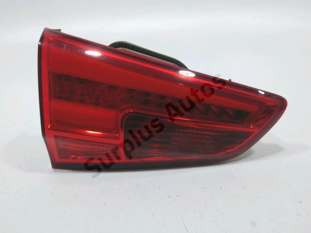 Feu arrière intérieur gauche