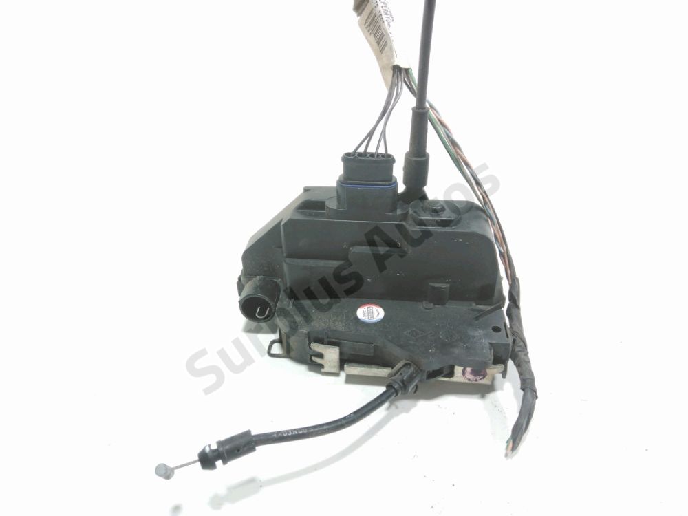 Serrure de porte avant droite