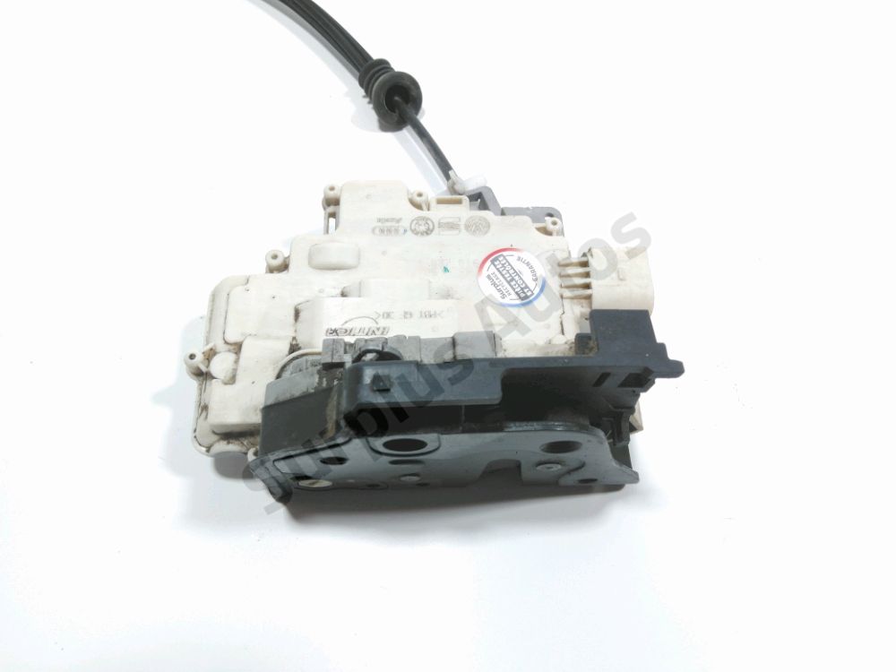 Serrure de porte avant droite