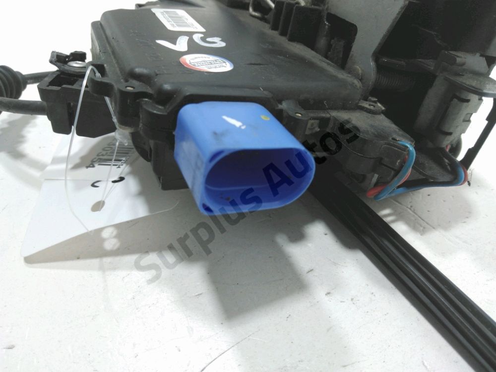 Serrure de porte avant gauche