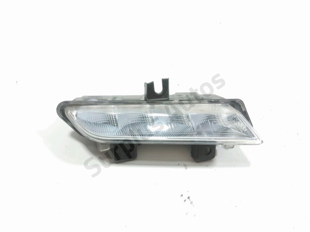 Feu diurne avant droit