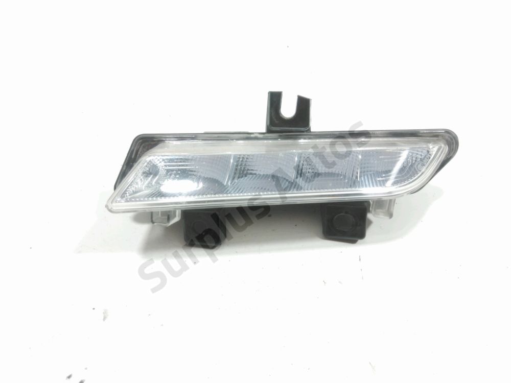 Feu diurne avant gauche