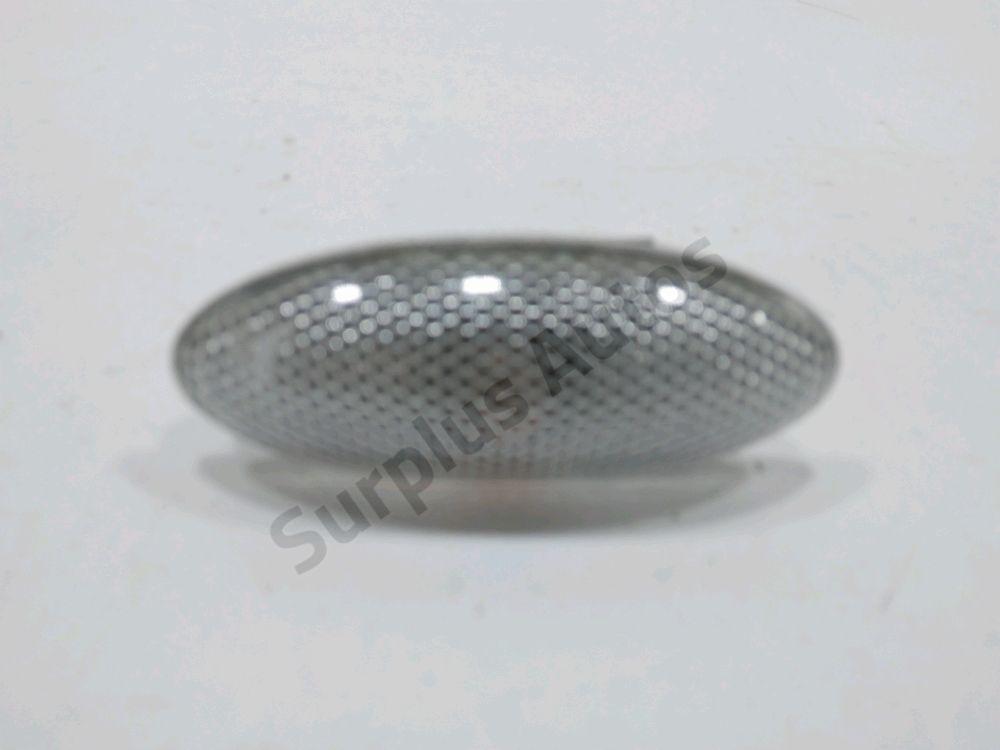 Repetiteur d'aile droit