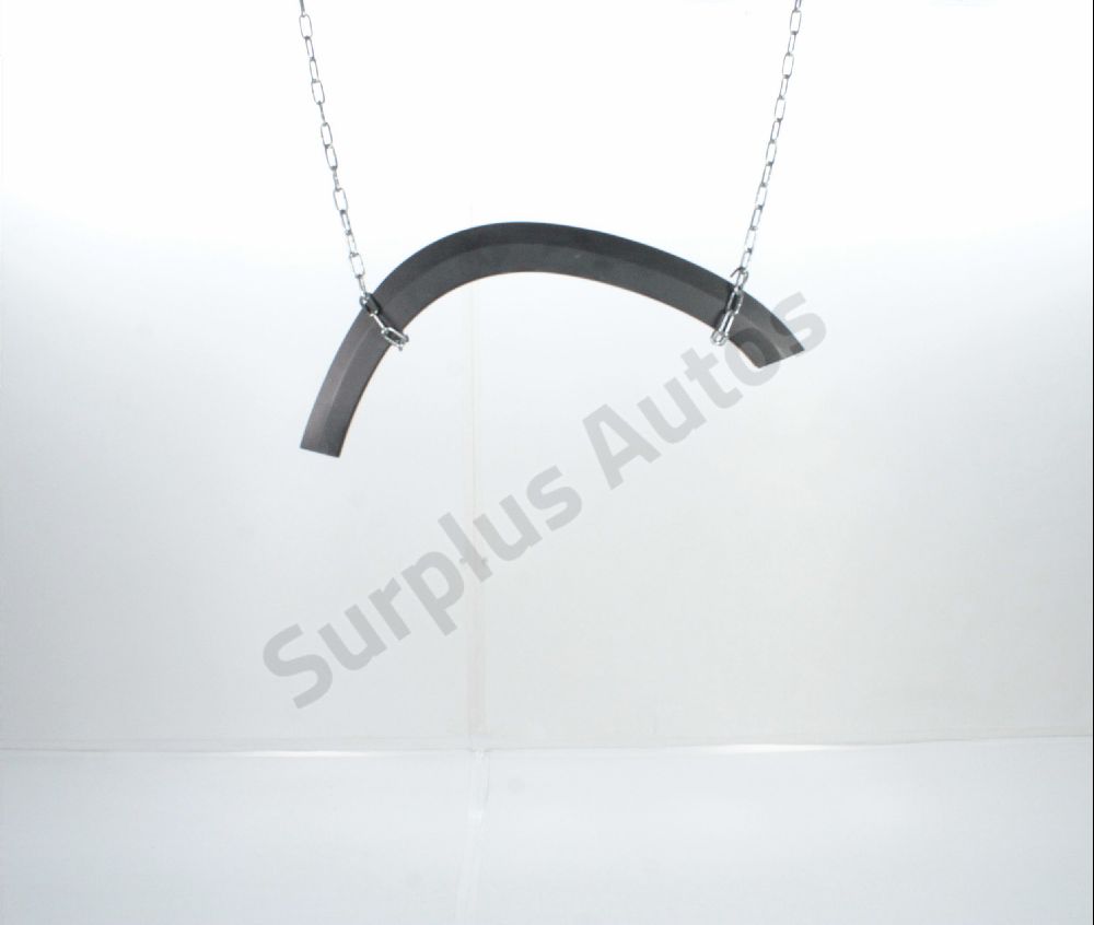 Elargisseur d'aile avant droite