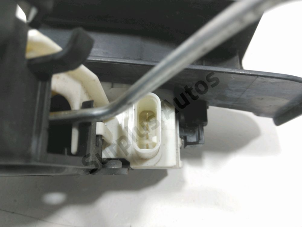 Serrure de porte avant droite