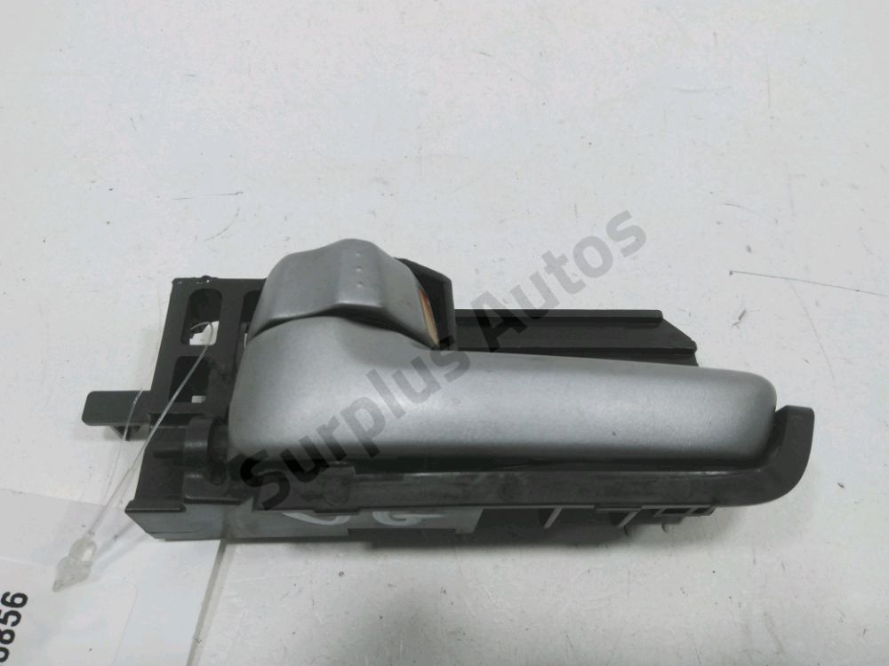 Poignee interieure porte avant gauche