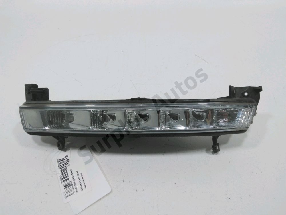 Feu diurne avant droit