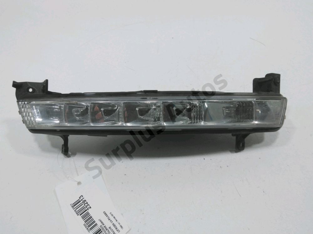 Feu diurne avant gauche