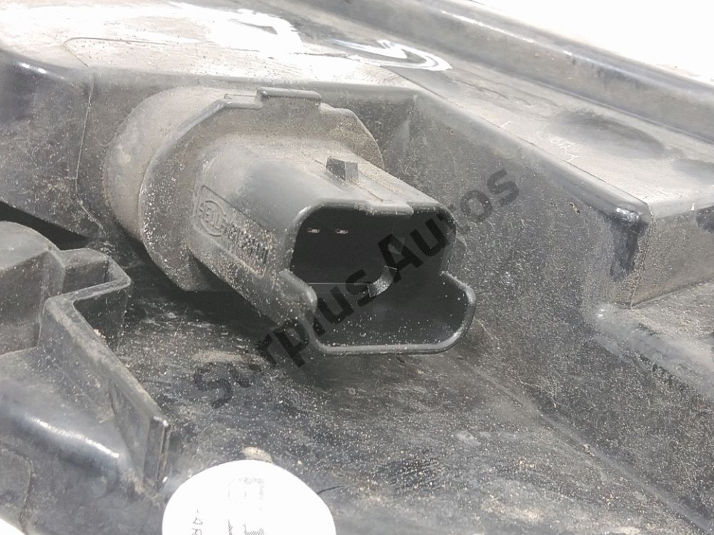 Feu diurne avant gauche