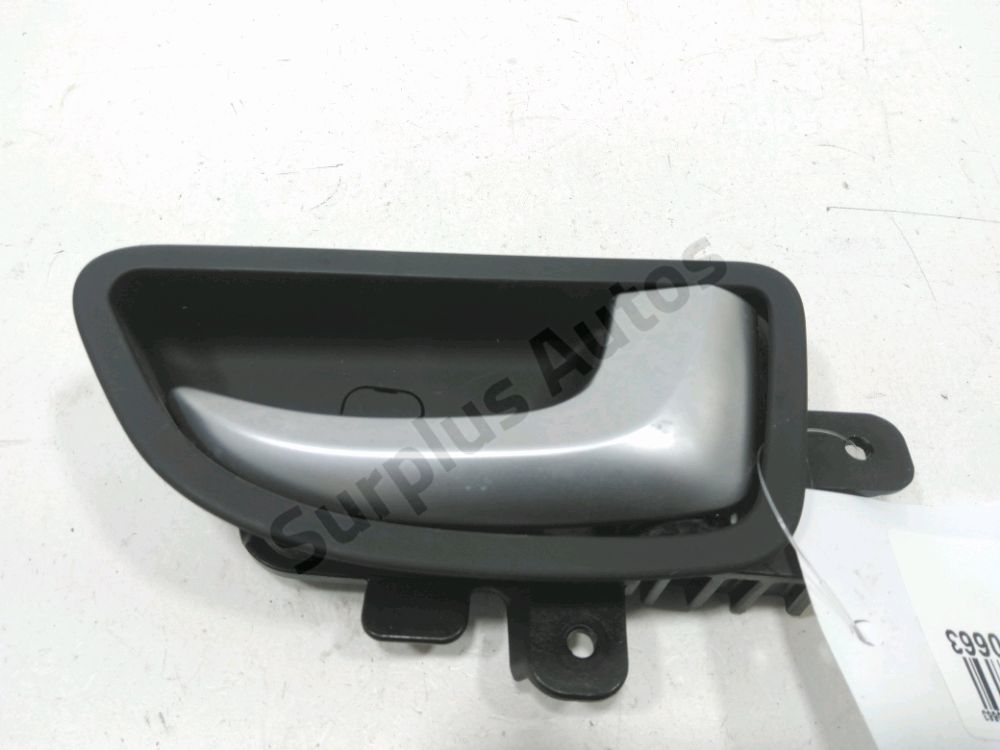 Poignee interieure porte arriere droite