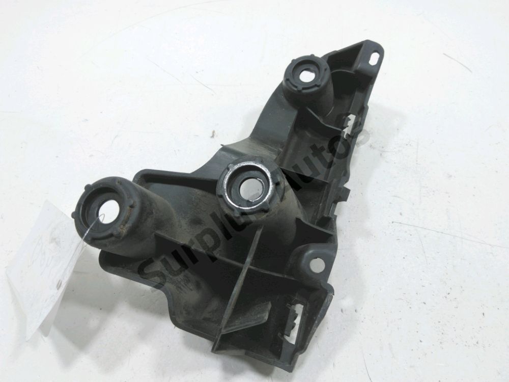 Support droit de pare-choc arrière