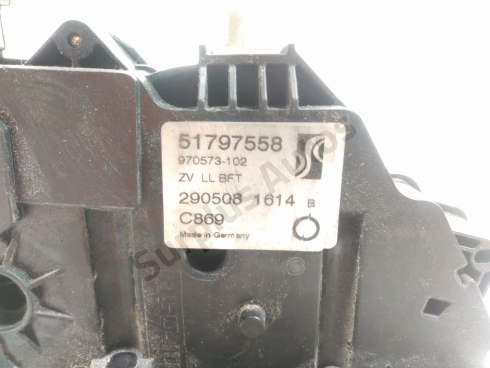 Serrure de porte avant droite