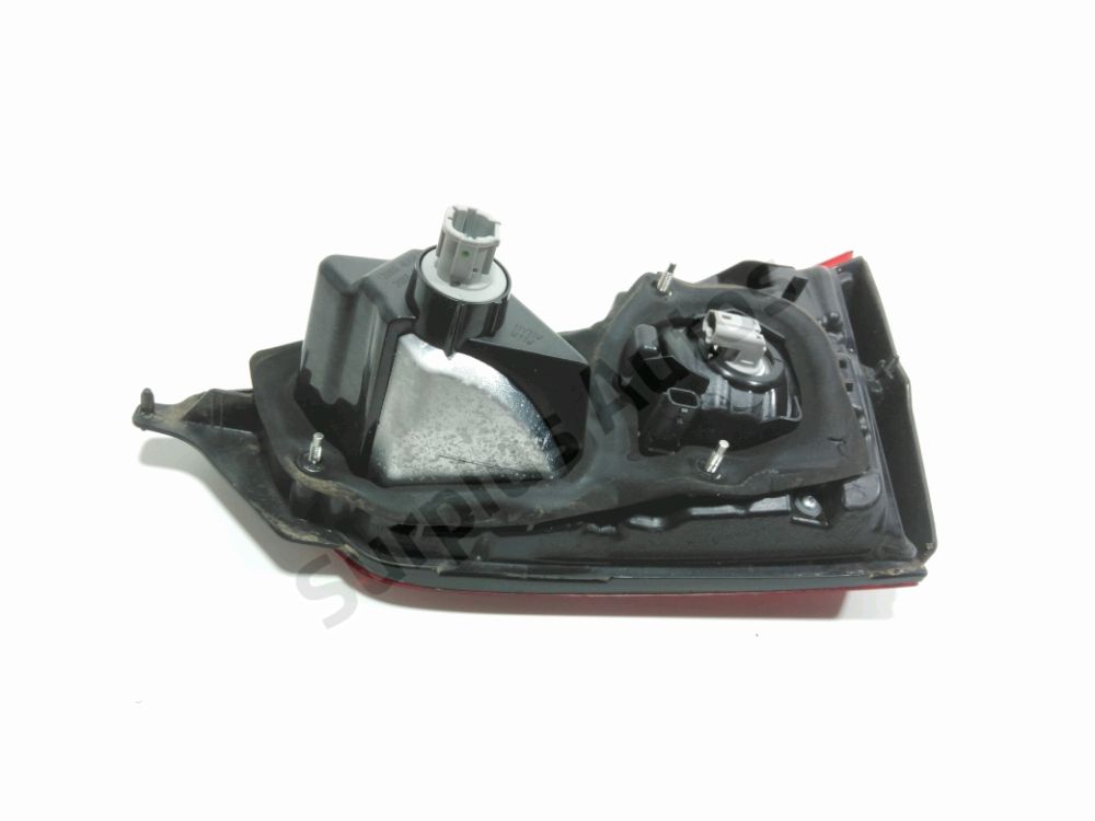 Feu arrière intérieur gauche