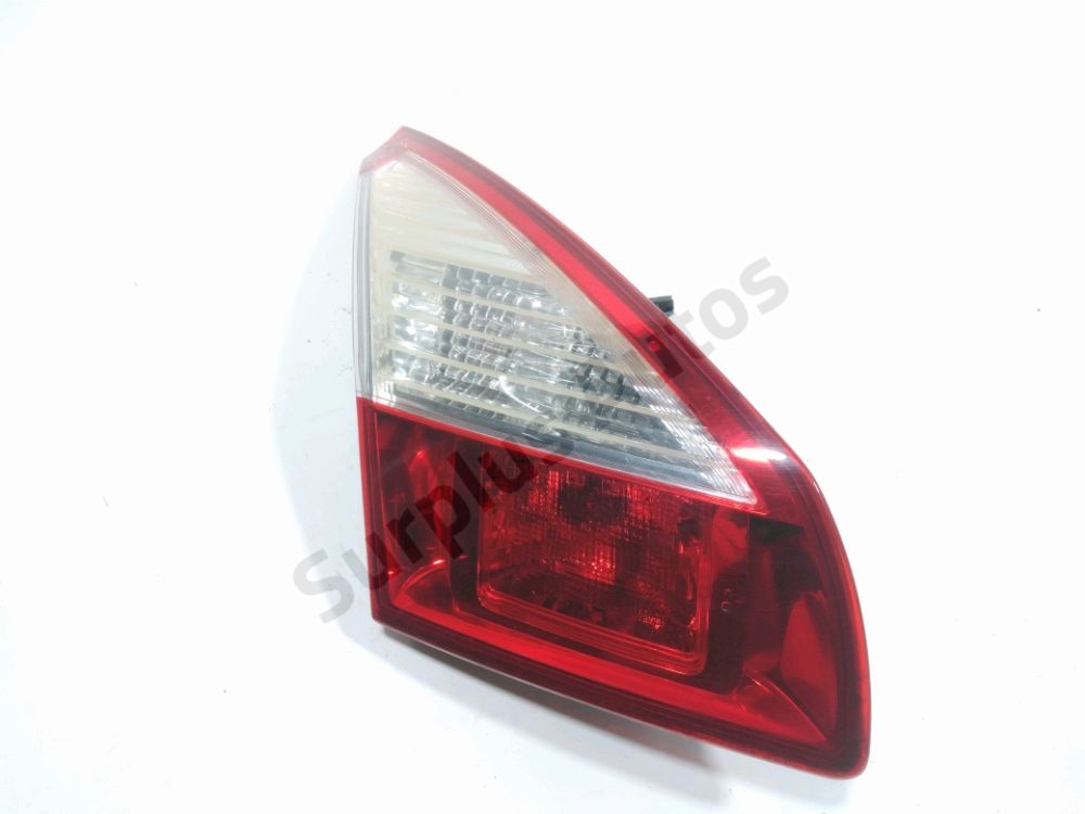 Feu arrière intérieur gauche