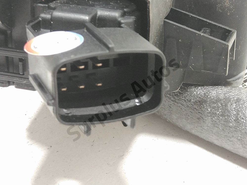 Serrure de porte avant droite