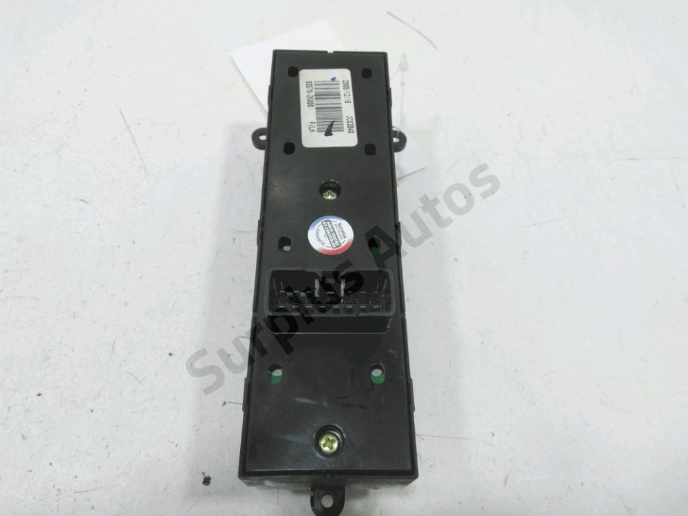 Commande lève-vitre avant gauche