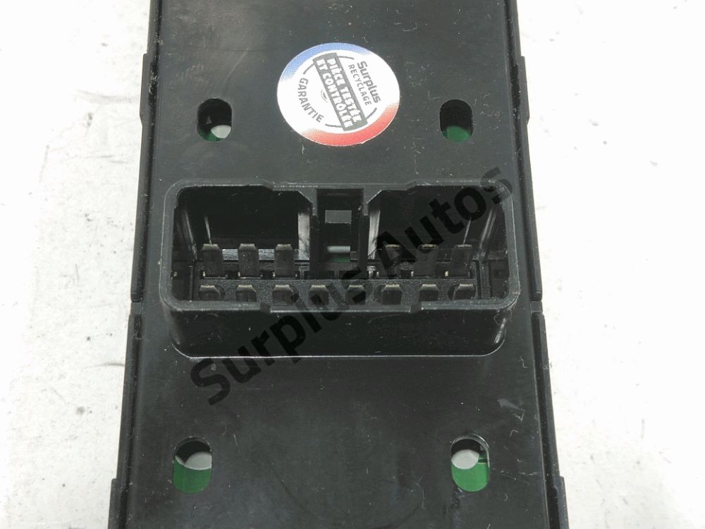 Commande lève-vitre avant gauche