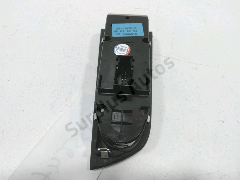 Commande lève-vitre avant gauche