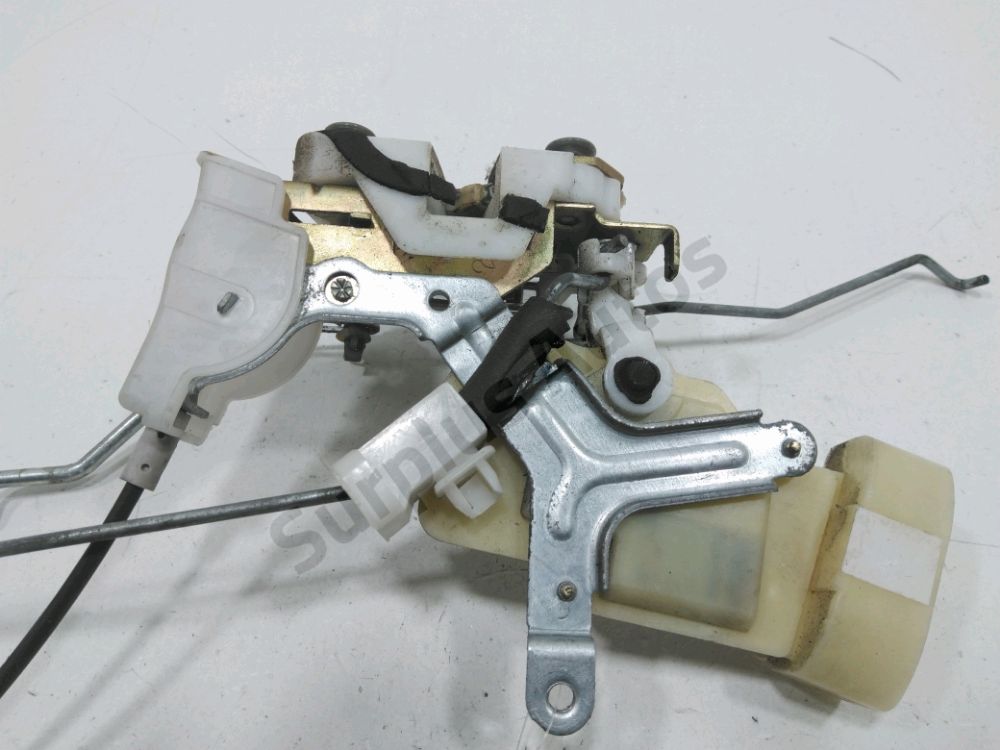 Serrure de porte avant droite