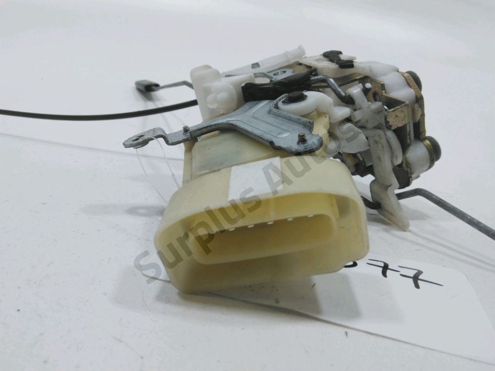 Serrure de porte avant droite