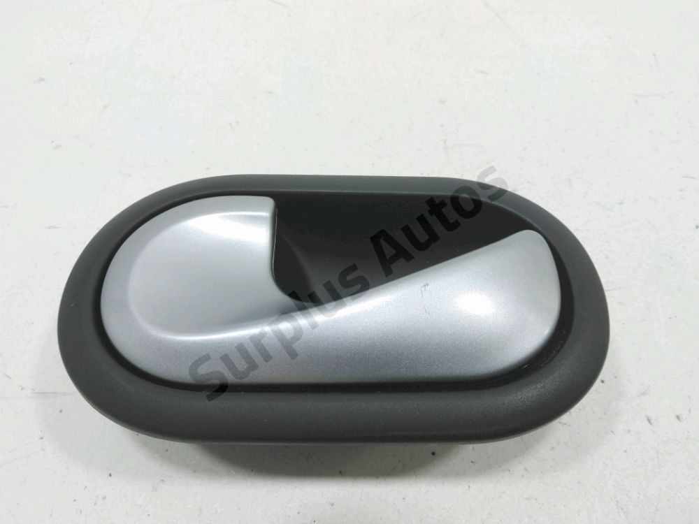 Poignee interieure porte arriere gauche