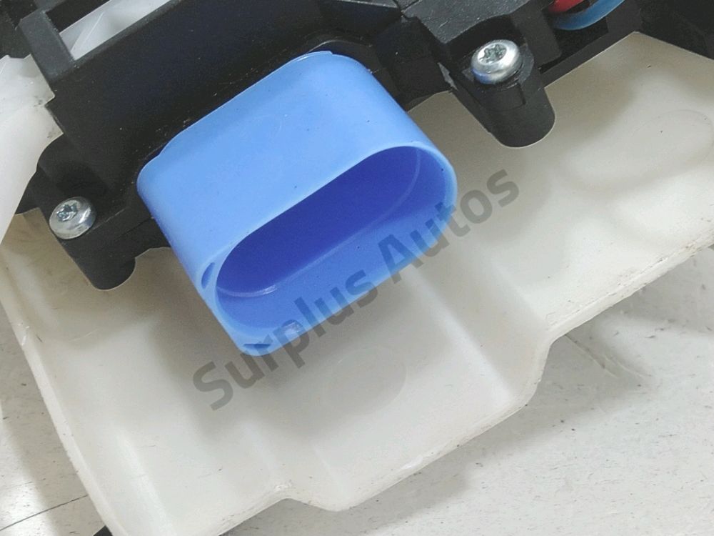 Serrure de porte avant droite