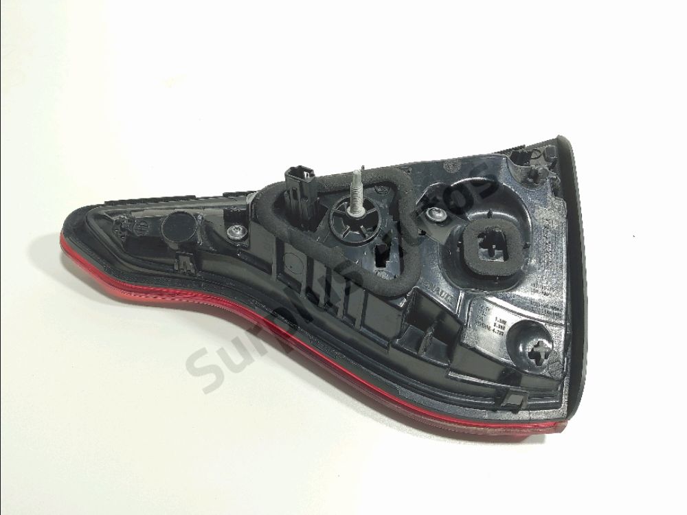 Feu arrière intérieur gauche