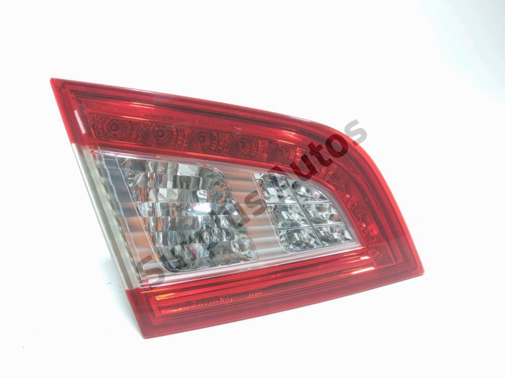 Feu arrière intérieur gauche