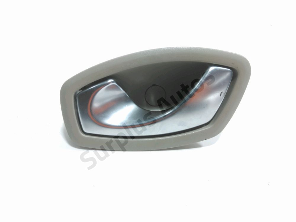 Poignee interieure porte avant gauche