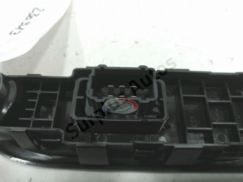 Commande lève-vitre avant droit