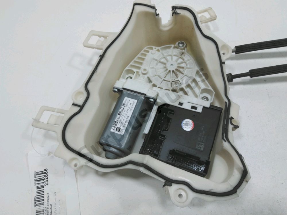 Lève-vitre électrique avant gauche